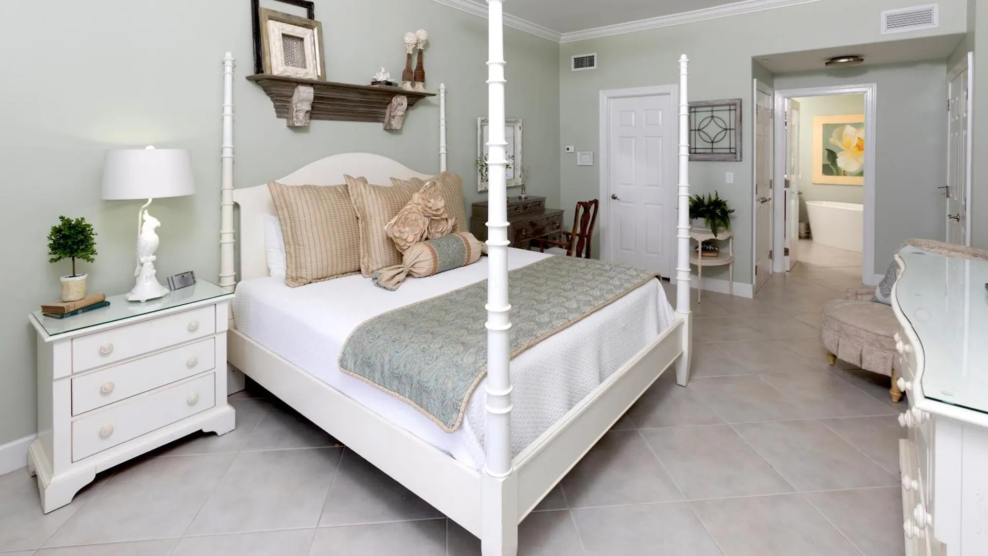 Apartment South Bay Beach Club 11 - 4 Bedroom 4 Bathroom Unit Seven Mile Beach
