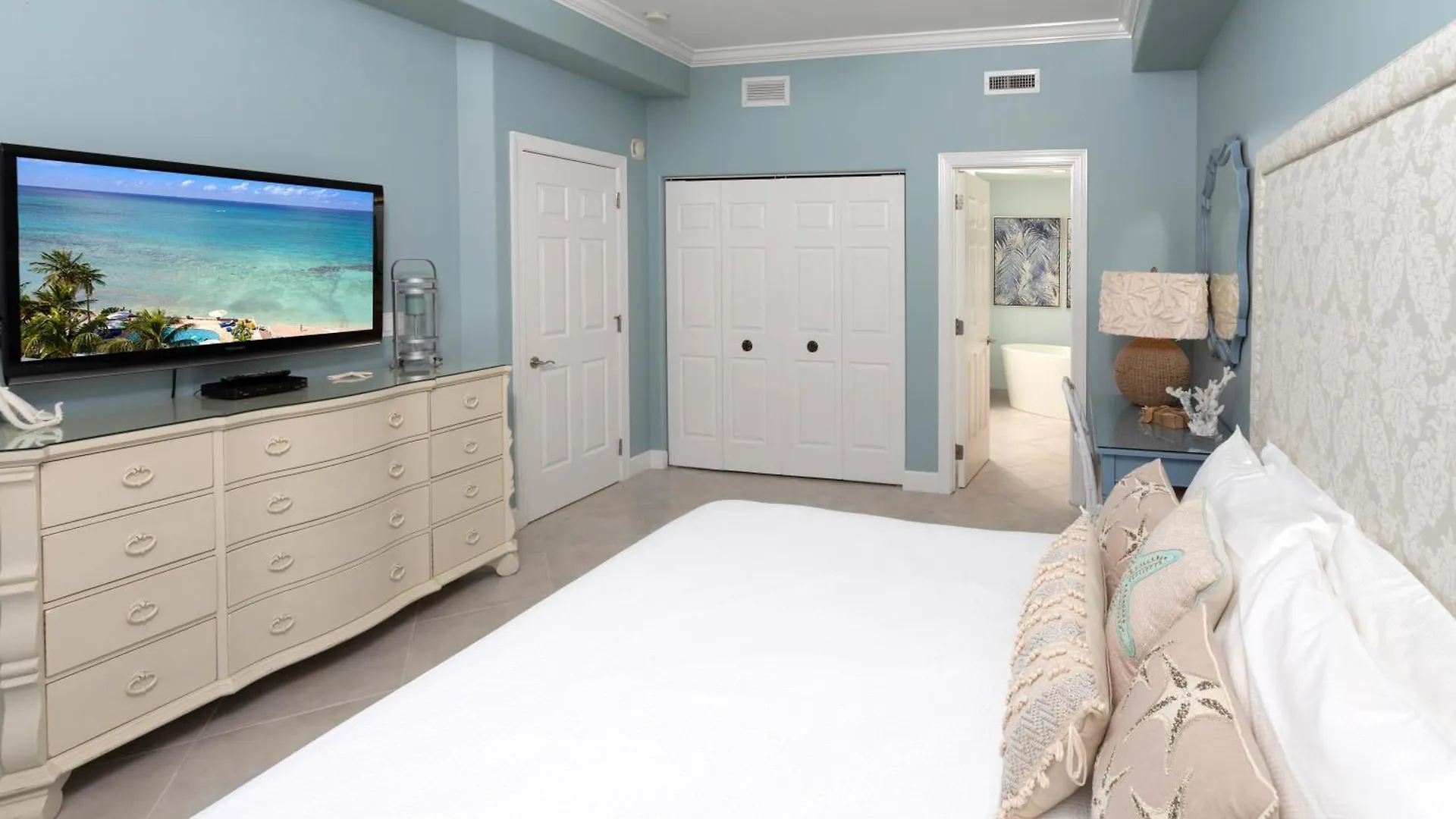 Apartment South Bay Beach Club 11 - 4 Bedroom 4 Bathroom Unit Seven Mile Beach Cayman Islands