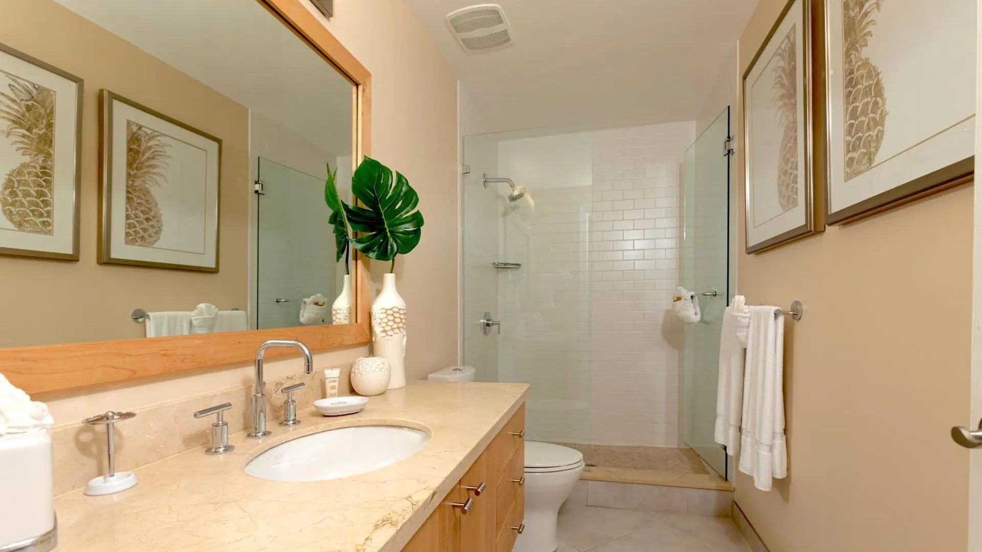 South Bay Beach Club 11 - 4 Bedroom 4 Bathroom Unit Seven Mile Beach