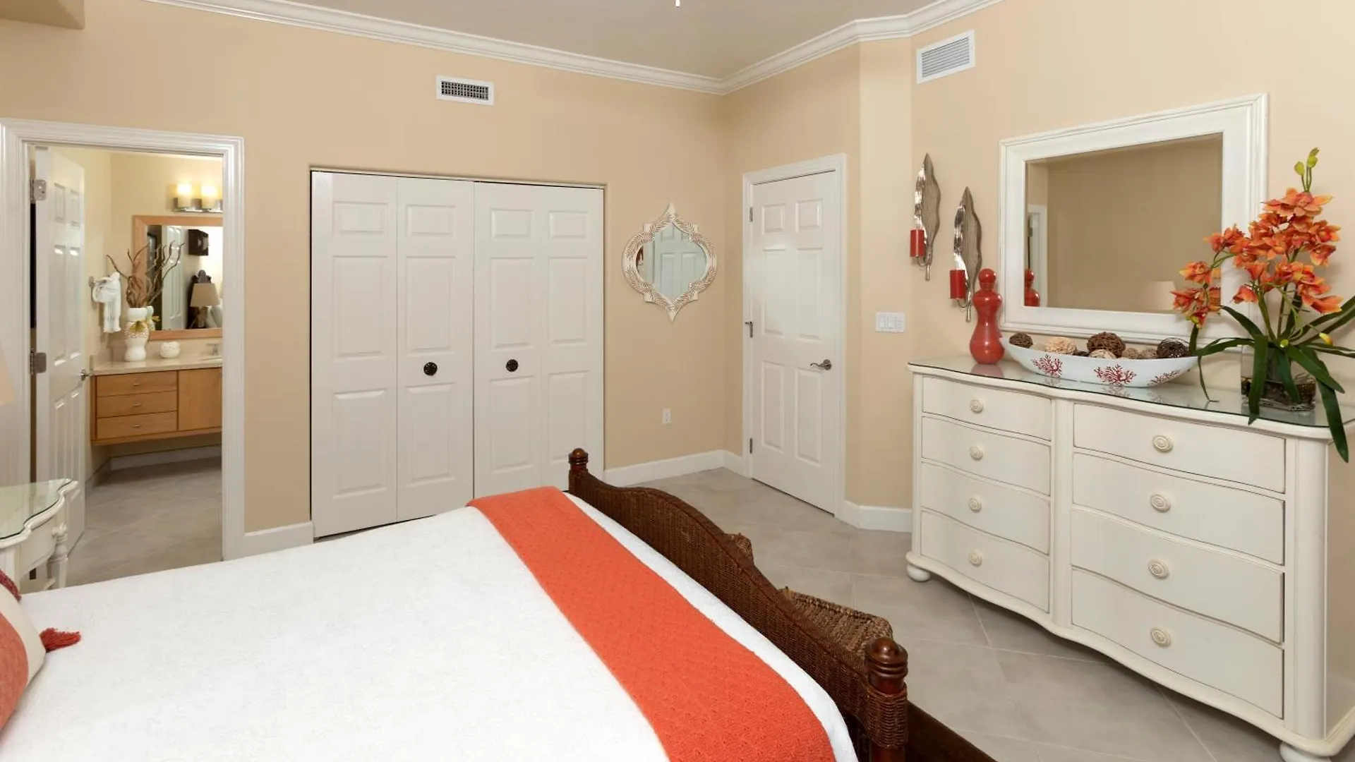 Apartment South Bay Beach Club 11 - 4 Bedroom 4 Bathroom Unit Seven Mile Beach